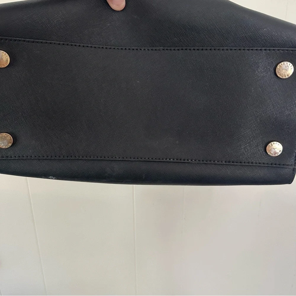 Michael Kors Black Shoulder Bag - Picture 4 of 7